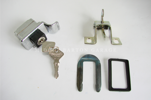 ENGINE LID HANDLE & LOCK REPLICA 500